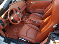 Porsche Boxster (987) - anno 2007 - Pulizia interno in pelle e restauro plastiche - Panoramica dell'abitacolo lato guida. (DOPO)