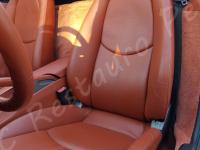 Porsche Boxster (987) - anno 2007 - Pulizia interno in pelle e restauro plastiche - Panoramica del sedile guida. (DOPO)