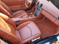 Porsche Boxster (987) - anno 2007 - Pulizia interno in pelle e restauro plastiche - Panoramica dell'abitacolo lato passeggero.  (DOPO)