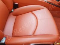 Porsche Boxster (987) - anno 2007 - Pulizia interno in pelle e restauro plastiche - Particolare della seduta lato passeggero. (DOPO)