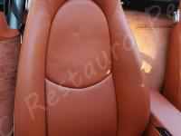 Porsche Boxster (987) - anno 2007 - Pulizia interno in pelle e restauro plastiche - Particolare dello schienale lato passeggero. (DOPO)