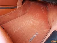 Porsche Boxster (987) - anno 2007 - Pulizia interno in pelle e restauro plastiche - Particolare della zona piedi lato passeggero. (DOPO)