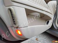 Mercedes classe E 320CDI (W211) - anno 2006 - Restauro completo interno in pelle  - Altro dettaglio del pannello porta lato guida. (DOPO)