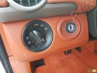 Porsche Boxster (987) - anno 2007 - Pulizia interno in pelle e restauro plastiche - Dettaglio della cornice del comando luci. (DOPO)