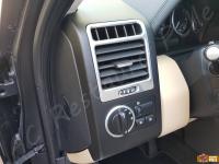 Range Rover Vogue TDV8 (L322) - anno 2008 - Restauro completo dell’interno in pelle e delle plastiche  - Particolare dell'inserto in radica lato guida. (DOPO)