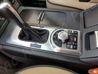 Range Rover Vogue TDV8 (L322) - anno 2008 - Restauro completo dell’interno in pelle e delle plastiche  - Panoramica del tunnel centrale. (DOPO)