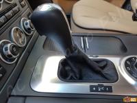 Range Rover Vogue TDV8 (L322) - anno 2008 - Restauro completo dell’interno in pelle e delle plastiche  - Dettaglio del pomello e della cuffia del cambio. (DOPO)