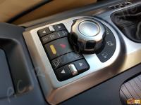 Range Rover Vogue TDV8 (L322) - anno 2008 - Restauro completo dell’interno in pelle e delle plastiche  - Dettaglio console di comando 4x4 sul tunnel centrale. (DOPO)