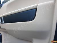 Range Rover Vogue TDV8 (L322) - anno 2008 - Restauro completo dell’interno in pelle e delle plastiche  - Dettaglio inserto in radica portiera passeggero. (DOPO)