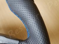 Opel Corsa OPC - anno 2008 - Rivestimento e personalizzazione volante in pelle e alcantara - Paragone tra pelle traforata e pelle punzonata. (DOPO)