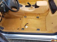 Maserati 4200GT Spyder CambioCorsa - anno 2003 - Restauro completo dell’interno - Panoramica della moquette interna lato guida. (DOPO)