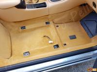 Maserati 4200GT Spyder CambioCorsa - anno 2003 - Restauro completo dell’interno - Panoramica della moquette lato passeggero. (DOPO)