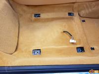 Maserati 4200GT Spyder CambioCorsa - anno 2003 - Restauro completo dell’interno - Dettaglio della moquette lato passeggero. (DOPO)