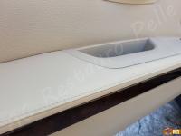 BMW 335d E92 - anno 2010 - Restauro sedili, volante e lavaggio abitacolo. - Il bracciolo della portiera del guidatore. (DOPO)