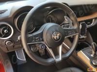Alfa Romeo Stelvio 2000 turbo Q4 - anno 2017 - Pulizia e trattamento dell’interno in pelle - Panoramica del cockpit. (DOPO)