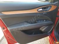 Alfa Romeo Stelvio 2000 turbo Q4 - anno 2017 - Pulizia e trattamento dell’interno in pelle - Portiera lato guida. (DOPO)
