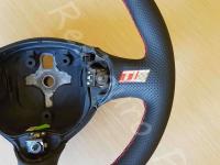 Alfa Romeo 156 TI - anno 2004 - Rivestimento volante in vera pelle con personalizzazione - Particolare dell'impugnatura destra. (DOPO)