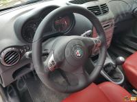 Alfa Romeo 147 - anno 2006 - Restauro volante e trattamento interno in pelle  - Panoramica del volante. (DOPO)