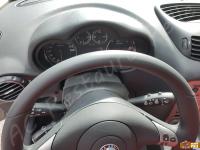 Alfa Romeo 147 - anno 2006 - Restauro volante e trattamento interno in pelle  - Particolare della parte alta della corona. (DOPO)
