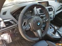BMW 125d M-sport: Rivestimento in vera pelle e personalizzazione volante  - Panoramica del volante montato sull'auto. (DOPO)