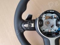 BMW 125d M-sport: Rivestimento in vera pelle e personalizzazione volante  - Particolare dell'impugnatura sinistra. (DOPO)