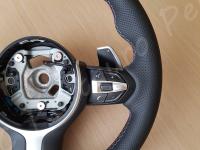 BMW 125d M-sport: Rivestimento in vera pelle e personalizzazione volante  - Particolare dell'impugnatura destra. (DOPO)