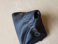 BMW serie 1 (E87) - anno 2008 – Rivestimento volante, pomelli e cuffie in vera pelle con personalizzazioni - Cuffia del cambio automatico. (DOPO)