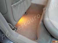 Mercedes classe E 320CDI (W211) - anno 2006 - Restauro completo interno in pelle  - Dettaglio zona piedi posteriore sinistra. (DOPO)