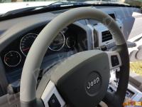 Jeep Cherokee (KK) - anno 2010 - Restauro del volante e del sedile guida - Particolare della parte superiore della corona. (DOPO)