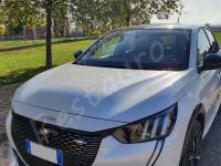 Peugeot 208 1.2 Turbo GT Line - anno 2020 - Rivestimento e personalizzazione volante - Il volante montato sull'auto. (DOPO)