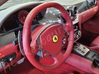 Ferrari 599 GTB - Lavaggio completo dell’interno con trattamento ammorbidente - Panoramica del volante. (DOPO)