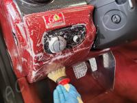 Ferrari 599 GTB - Lavaggio completo dell’interno con trattamento ammorbidente - Lavaggio parte sinistra cruscotto  (DURANTE)