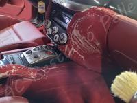 Ferrari 599 GTB - Lavaggio completo dell’interno con trattamento ammorbidente - Lavaggio consolle centrale lato passeggero. (DURANTE)