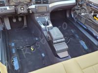 BMW 330 Ci cabrio (E46) - Restauro completo degli interni - >>>>>>>>>>> - L'abitacolo, con la moquette lavata, in attesa del rimontaggio dei sedili. (DURANTE)