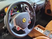 Ferrari F430 - Lavaggio completo dell’interno in pelle e della moquette - - Panoramica del cruscotto. (DOPO)
