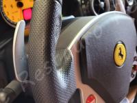 Ferrari F430 - Lavaggio completo dell’interno in pelle e della moquette - - Panoramica del volante. (DOPO)