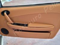 Ferrari F430 - Lavaggio completo dell’interno in pelle e della moquette - - Panoramica portiera passeggero. (DOPO)
