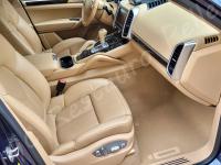 Porsche Cayenne 2012 - Lavaggio completo dell’interno in pelle e della moquette - Panoramica abitacolo lato passeggero. (DOPO)