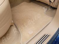 Porsche Cayenne 2012 - Lavaggio completo dell’interno in pelle e della moquette - Particolare zona piedi posteriore. (DOPO)