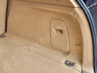 Porsche Cayenne 2012 - Lavaggio completo dell’interno in pelle e della moquette - Particolare lato destro bagagliaio. (DOPO)