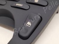 Maserati 4200GT – Restauro dei pulsanti soft touch retroilluminati >>>> - Dettaglio di un tasto degli alzacristalli elettrici. (DOPO)