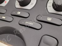 Maserati 4200GT – Restauro dei pulsanti soft touch retroilluminati >>>> - Dettaglio ravvicinato dei tasti dei servizi accessori. (DOPO)