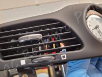 Maserati GranTurismo - Restauro delle plastiche appiccicose e dei tasti retroilluminati. - Dettagli delle bocchette aria. (DOPO)