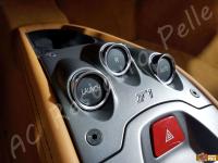 Ferrari 458 Italia - anno 2011- Pulizia interna e restauro fianchetto sedile guida - Particolari interni a fine lavoro. (DOPO)