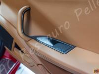 Ferrari 458 Italia - anno 2011- Pulizia interna e restauro fianchetto sedile guida - Pulizia del pannello porta lato passeggero. (DOPO)