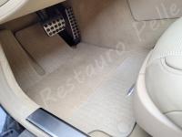 Mercedes CL63 AMG – Lavaggio e igienizzazione di tutto l'abitacolo e restauro pulsanti appiccicosi - Zona piedi lato guida. (DOPO)