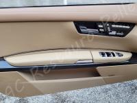 Mercedes CL63 AMG – Lavaggio e igienizzazione di tutto l'abitacolo e restauro pulsanti appiccicosi - Panoramica portiera guidatore. (DOPO)