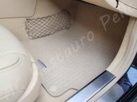 Mercedes CL63 AMG – Lavaggio e igienizzazione di tutto l'abitacolo e restauro pulsanti appiccicosi - Zona piedi passeggero. (DOPO)