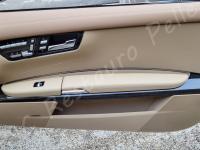 Mercedes CL63 AMG – Lavaggio e igienizzazione di tutto l'abitacolo e restauro pulsanti appiccicosi - Portiera passeggero. (DOPO)