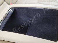 Mercedes CL63 AMG – Lavaggio e igienizzazione di tutto l'abitacolo e restauro pulsanti appiccicosi - Interno del vano portaoggetti posteriore. (DOPO)